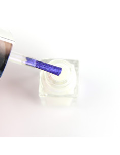 Mirror Liquid je tekoči krom oziroma moder tekoči prah znamke Premium by Euro Fashion. 2