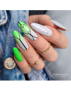 371 Kelly Green - neon zelen barvni trajni lak za nohte znamke Slowianka