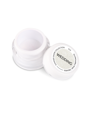 Summer Snow S16 Wedding je dekorativni prah za nohte v nežni beli barvi.